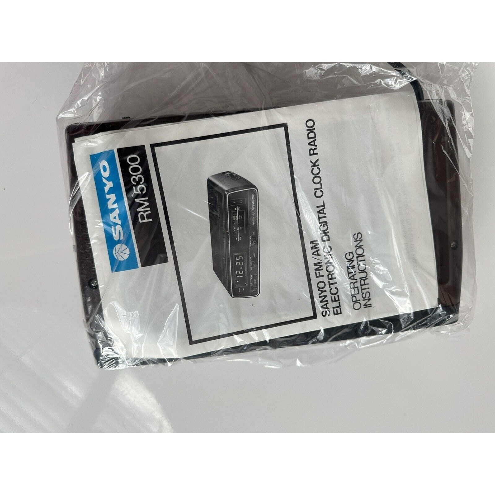 VINTAGE *NEW* 1980's Sanyo RM 5300 Walnut LED Alarm Clock Radio