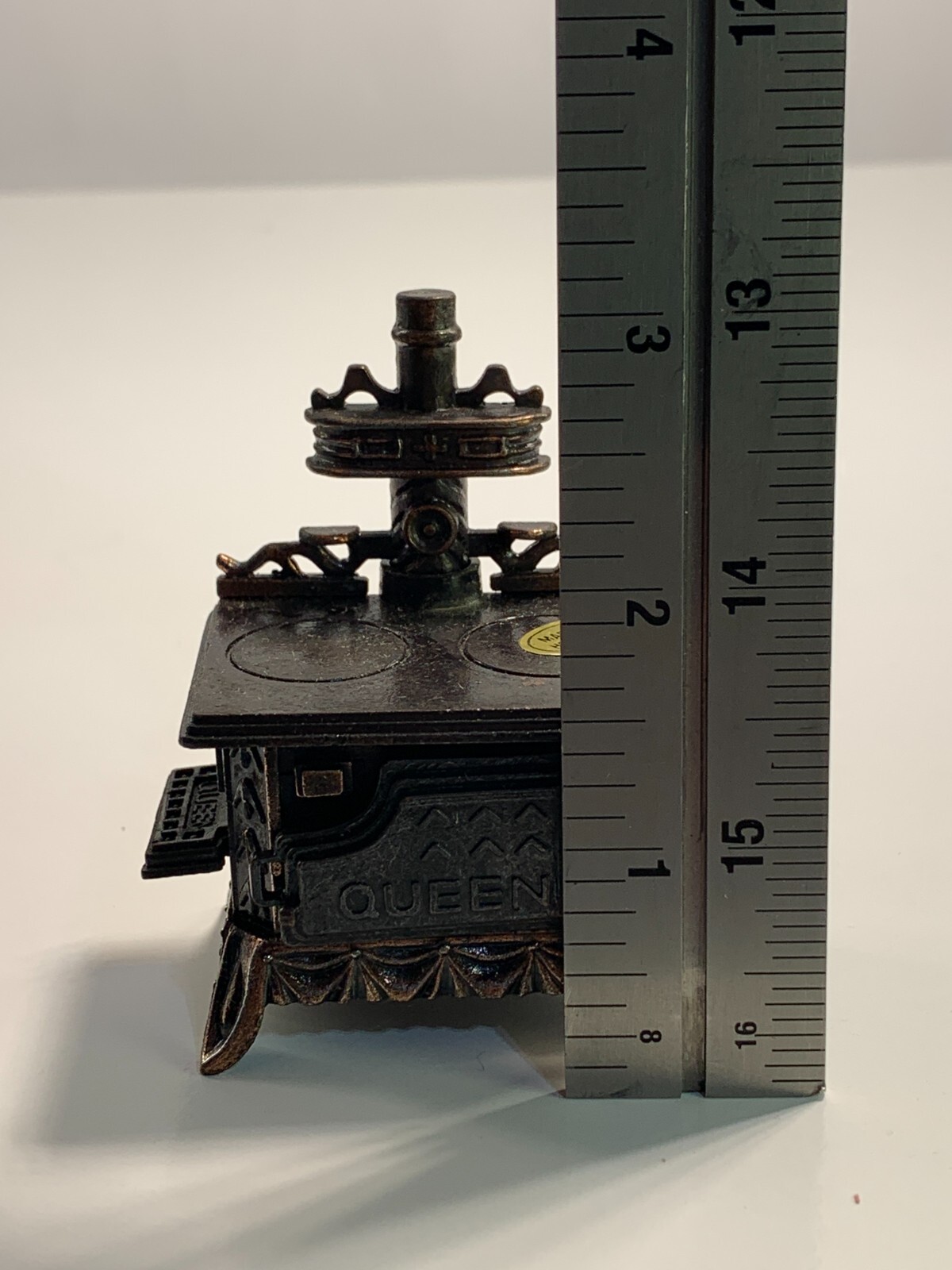 Vintage Die-Cast Pencil Sharpener Queen Cast Iron Style Stove With Box PSE