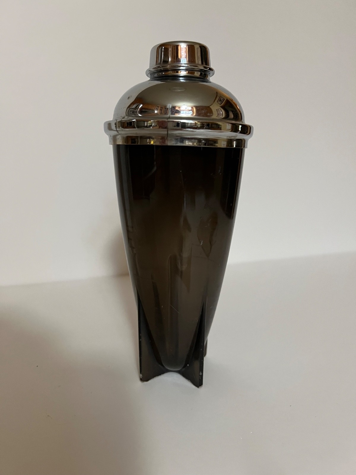 Amazing Chrome. "Dazy" Ice Crusher w/stand rare shaker top & wall Bracket