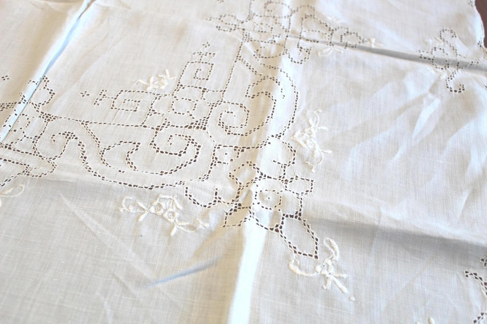 Irish Linen Tablecloth Drawnwork Embroidery