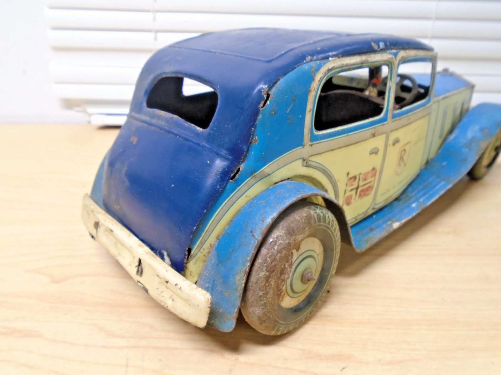 c30s Mettoy England Rolls Royce Metal Sedan Wind-Up Motor Works w/Driver