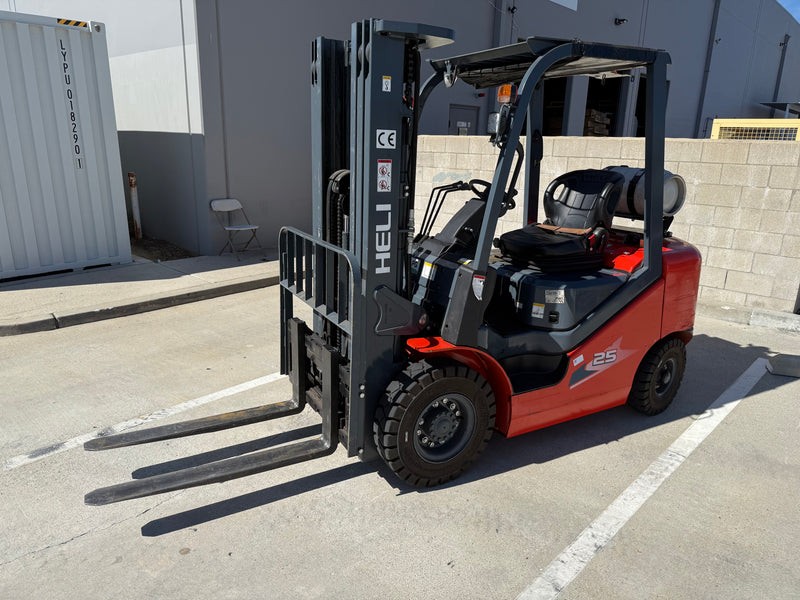 2022 Heli CPYD25-M1H 4300 lb Pneumatic Tire Forklift, ONLY 422 Hrs!