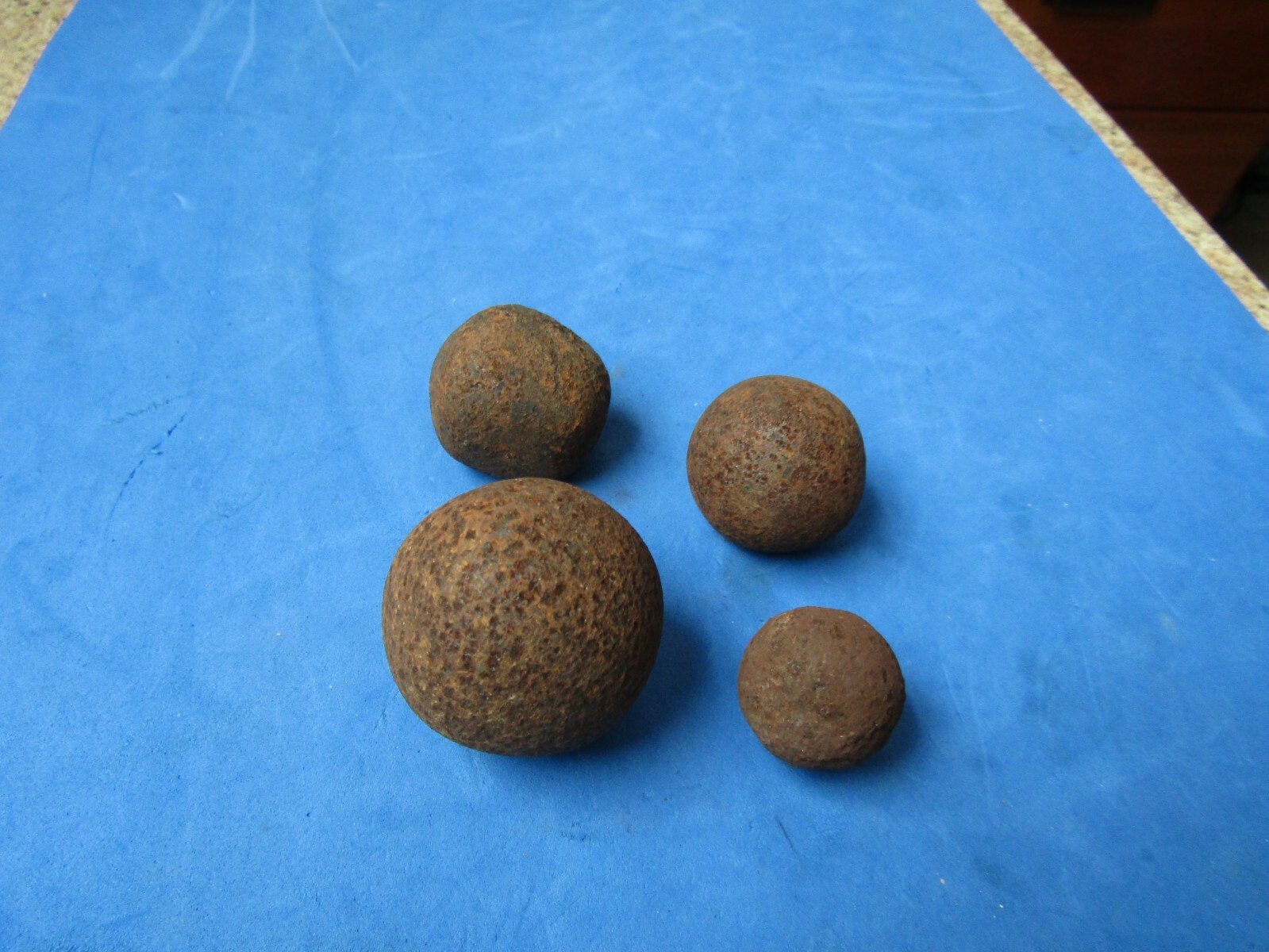 RARE/SCARCE LOT(4)Civil war era iron grapeshot, canister shot