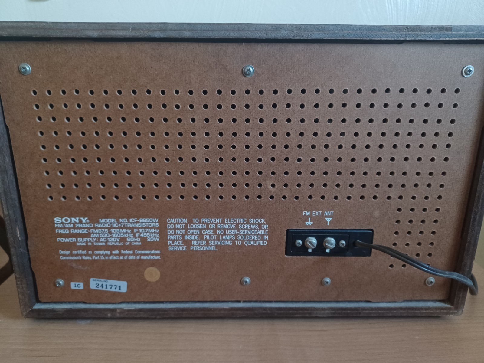 Sony Radio ICF-9650W AM/FM Tabletop Stereo Wood - Vintage - Works