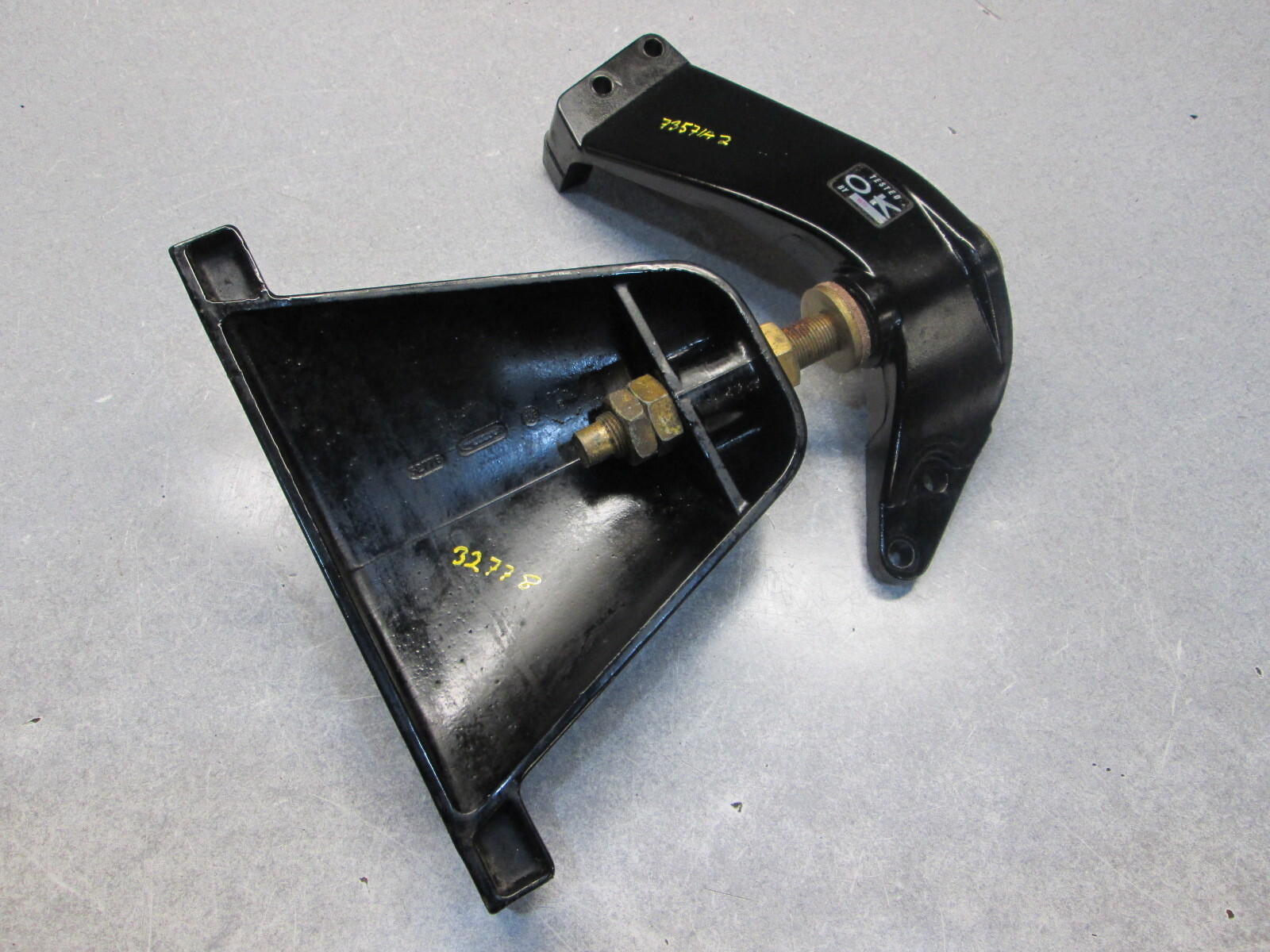 73571A2 32778 Front Motor Engine Mount 2.5 3.0 Mercruiser 120 & 140 Stern Drive