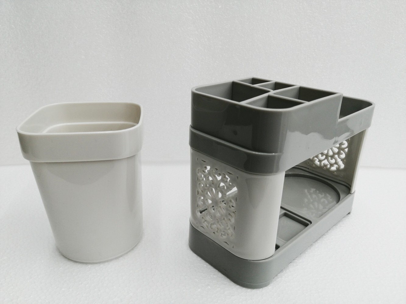 Traditional or Electric Toothbrush, Toothpaste Shelf, with 1 Rinse Cup and 5 Sl