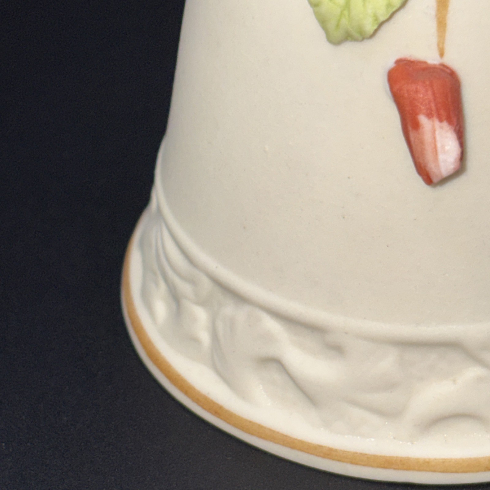 Vintage Arnart Copodimonte Style Mission Bell Off-White Porcelain Flowers MINT