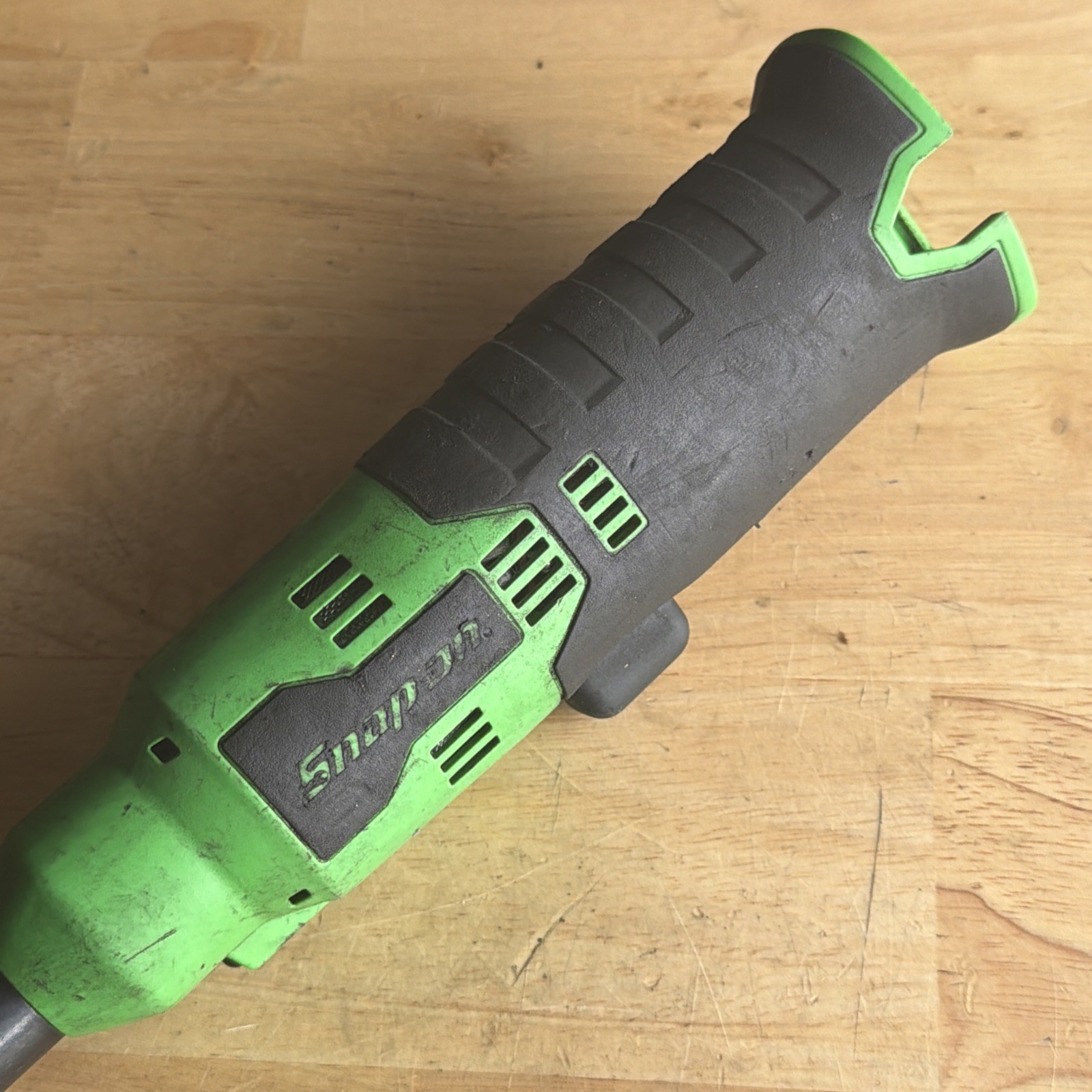 Snap On Tools Cordless Long Neck Ratchet 1/4" Drive Green W/ 1 Battery CTR717G