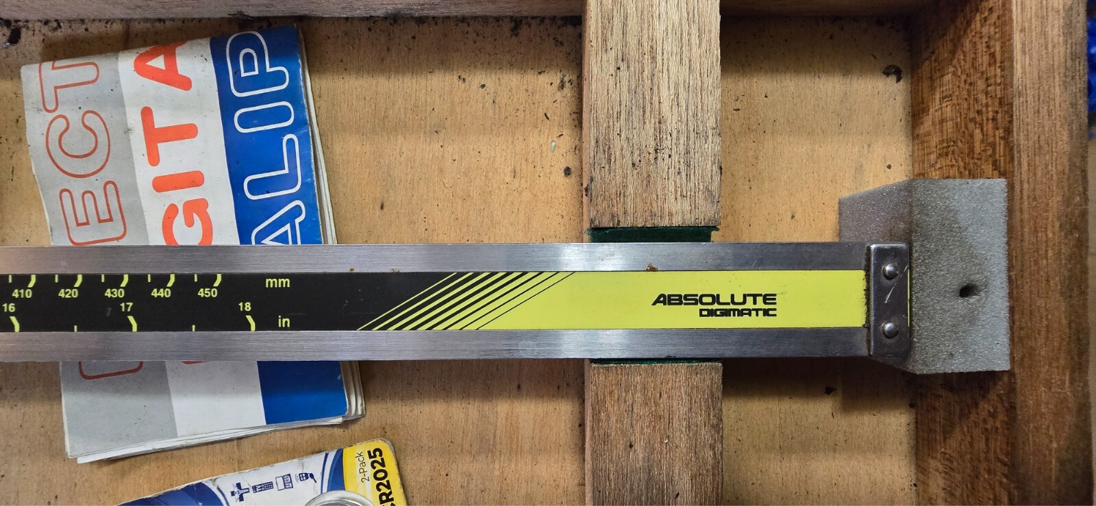 Mitutoyo ABSOLUTE Digimatic Nib Jaw Caliper 0-18" / 0-450mm 550-223-10