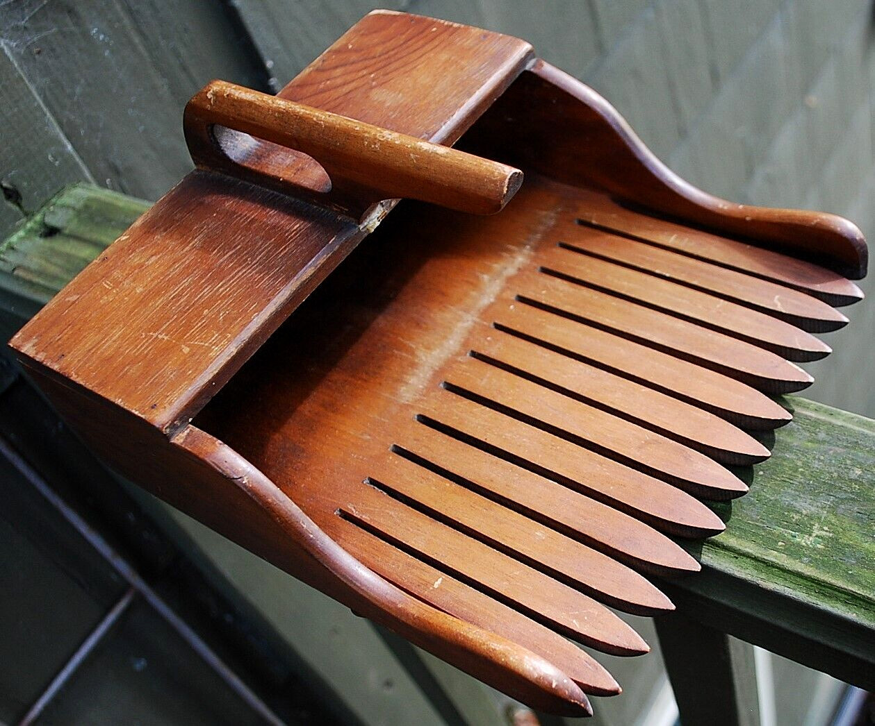 Antique Primitive HANDMADE WOOD CRANBERRY/BLUEBERRY HARVESTING SCOOP Rake Box VG