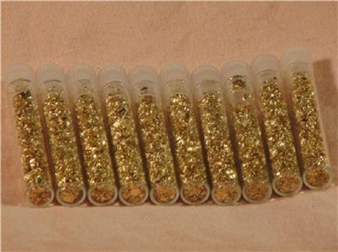 GOLD FLAKES IN 48 GLASS VIALS NO LIQUID
