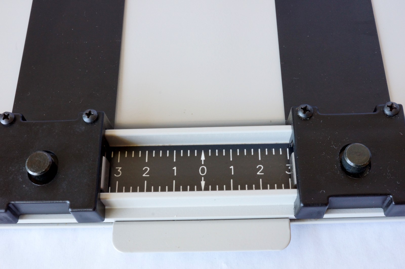 Beseler Universal 20 - 16x20 - 4 Blade Enlarging Easel Barely Used Good Working