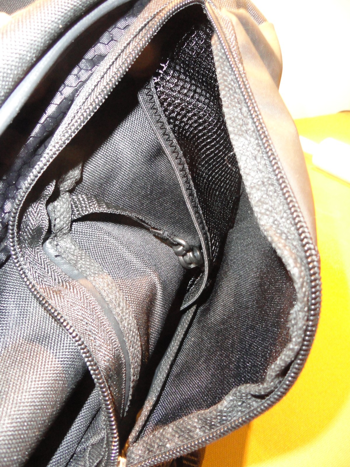 EASTON WALKOFF ELITE BASEBALL SOFTBALL HEAVY DUTY HELMET BLACK BAG BACKPACK