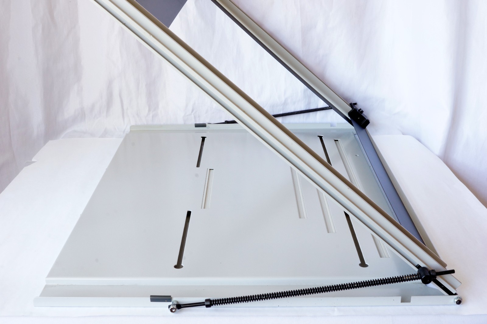 Beseler Universal 20 - 16x20 - 4 Blade Enlarging Easel Barely Used Good Working