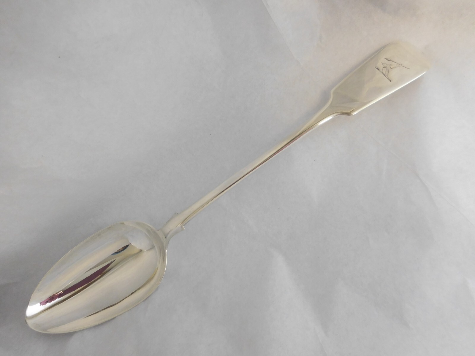 LONDON 1843 STERLING SILVER FIDDLE PLATTER SPOON SPEAR & MAILED ARM CREST 11 7/8