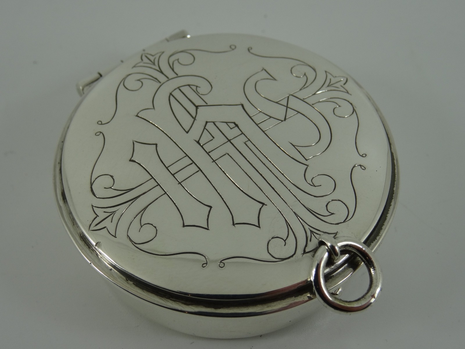 LOVELY EDWARDIAN SOLID STERLING SILVER COMMUNION WAFER BREAD PYX BOX LONDON 1906