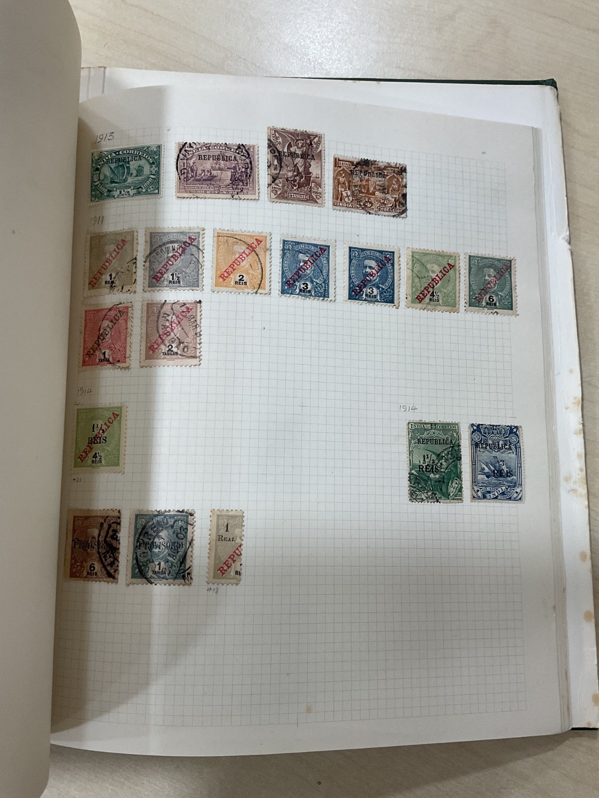 Portugal + colonies stamps. 1870 - 1979. Mint/used. Album G/101