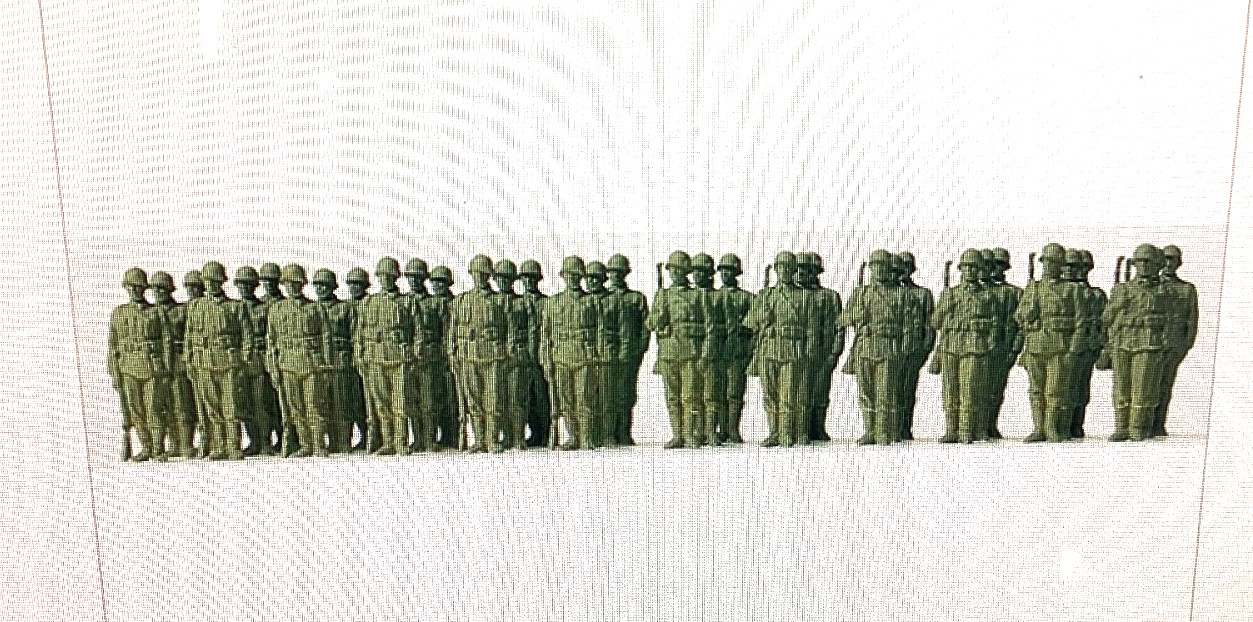 HO Preiser Figures  THIRTY-SIX UNPAINTED WWII German Soldiers Lined-up # 16573