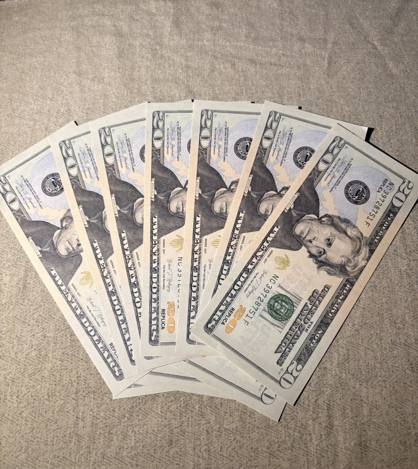 HOLLYWOOD-QUALITY PROPS WITH A HIGH-DETAIL, (REPLICA) (15 BILLS PER ORDER)