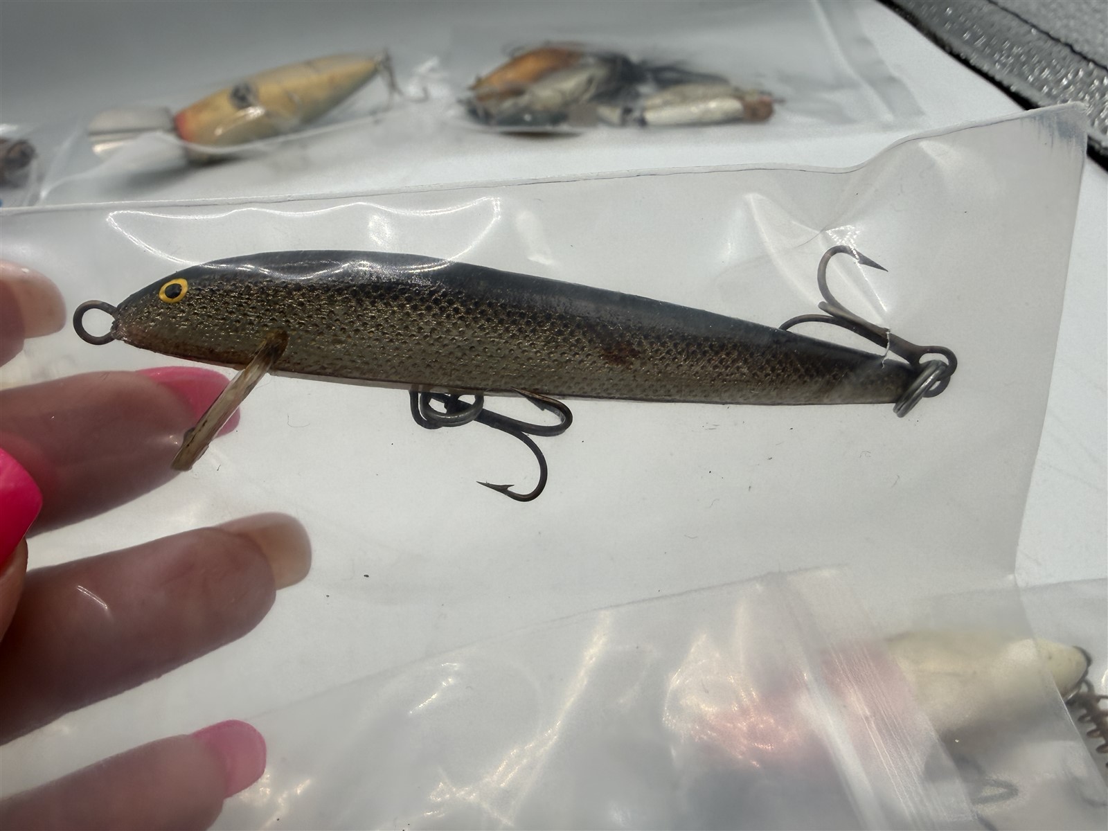 VINTAGE WOOD & PLASTIC FISHING LURE LOT OF 23