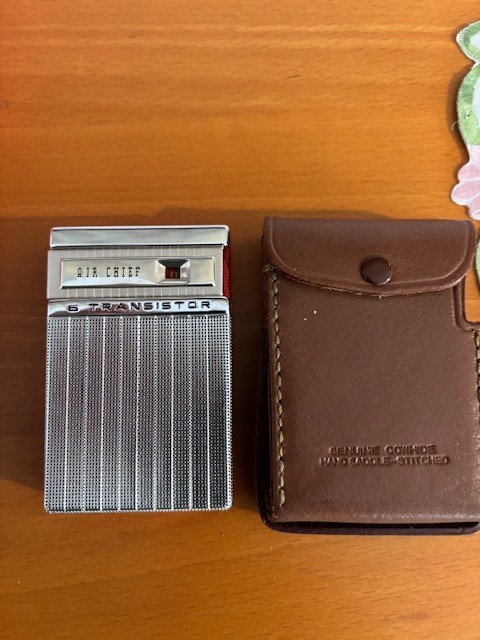 VINTAGE OLD AIR CHIEF SHIRT POCKET TRANSISTOR RADIO, Model 4C53 - Immaculate