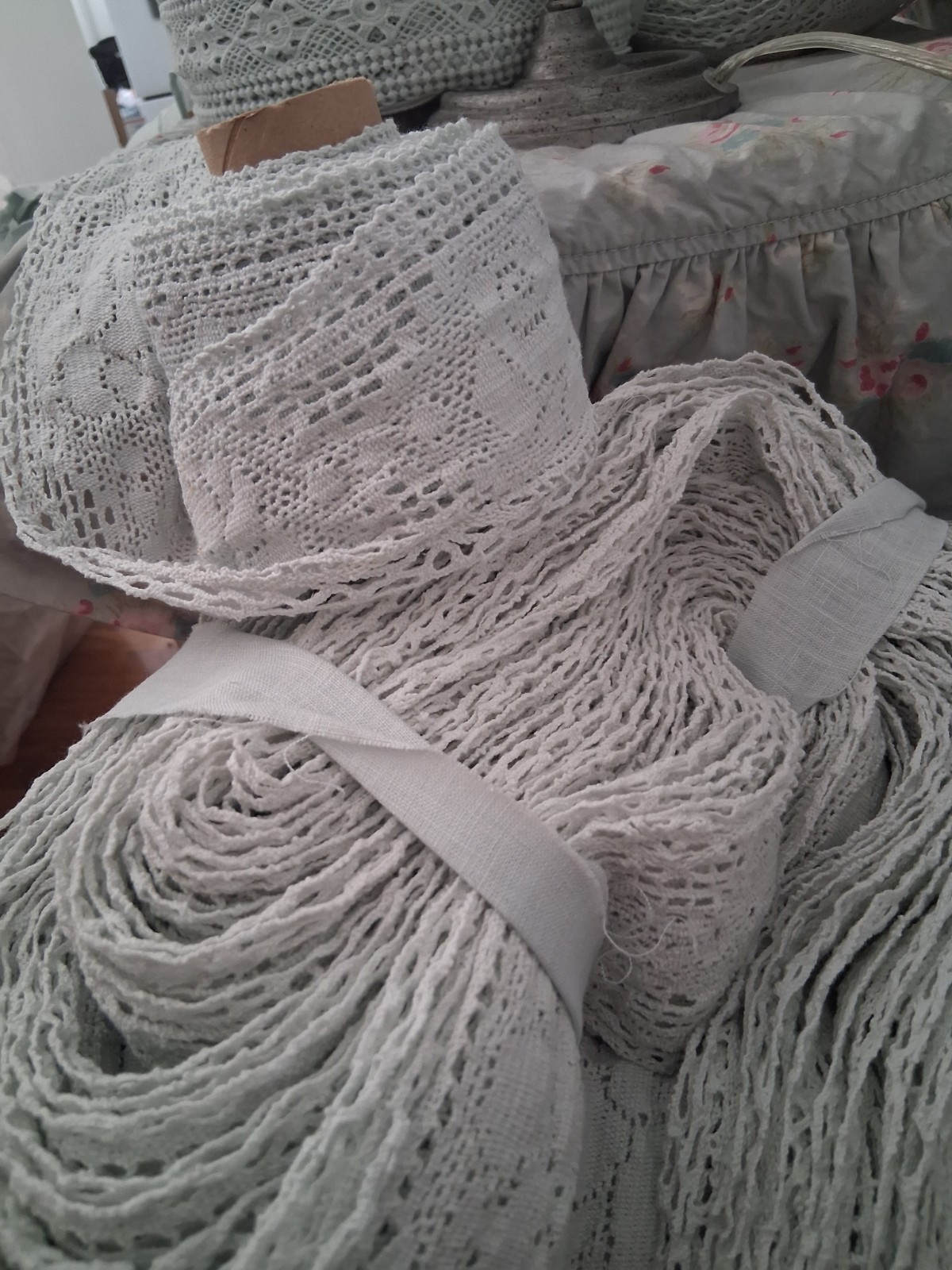 10 yds Rachel Ashwell Shabby Chic Crochet Cluny Rose Lace Teal /tablecloth duvet