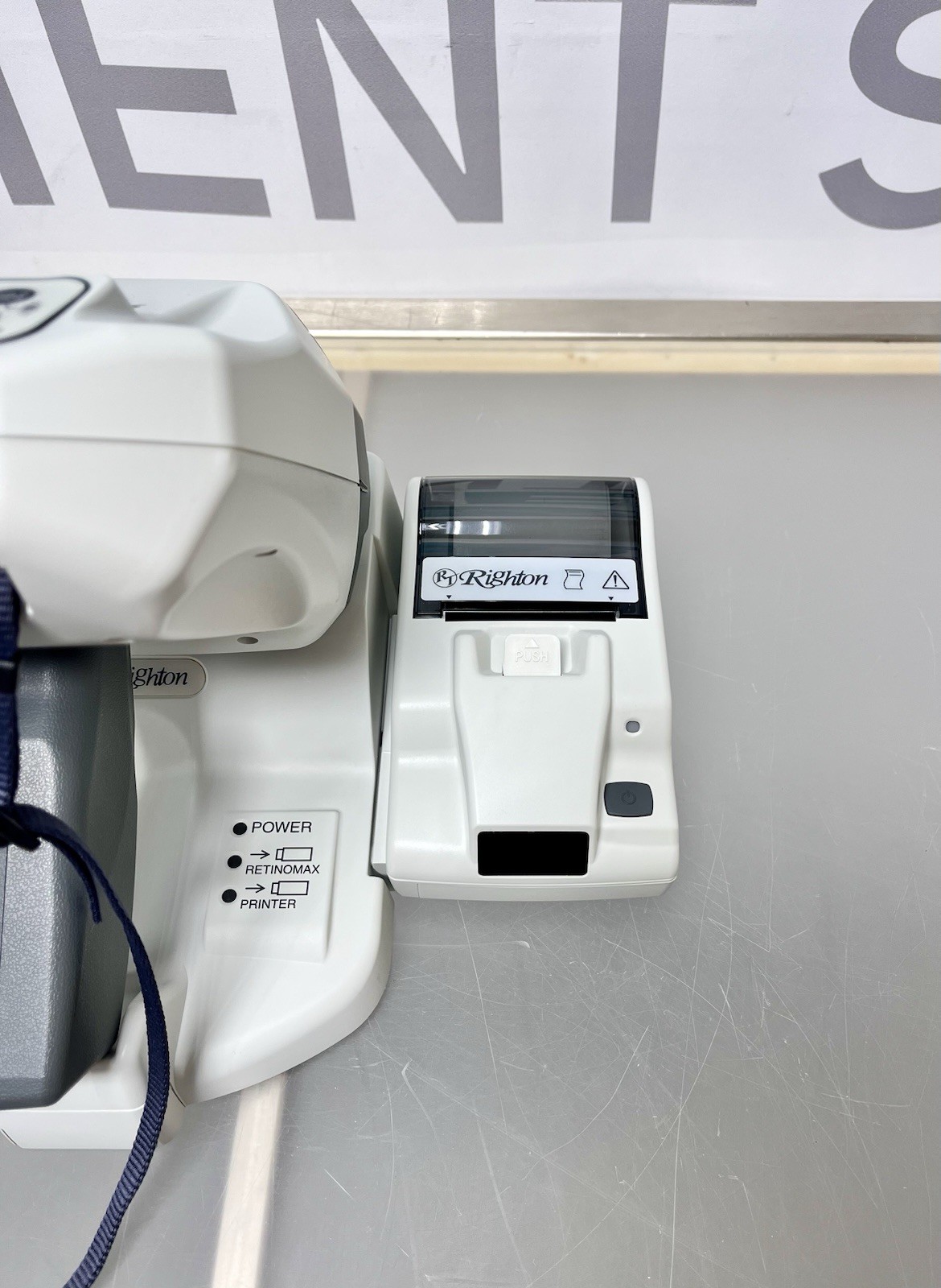 Righton Retinomax K-Plus 5 Handheld Auto Ref/ Keratometer with Charging Station