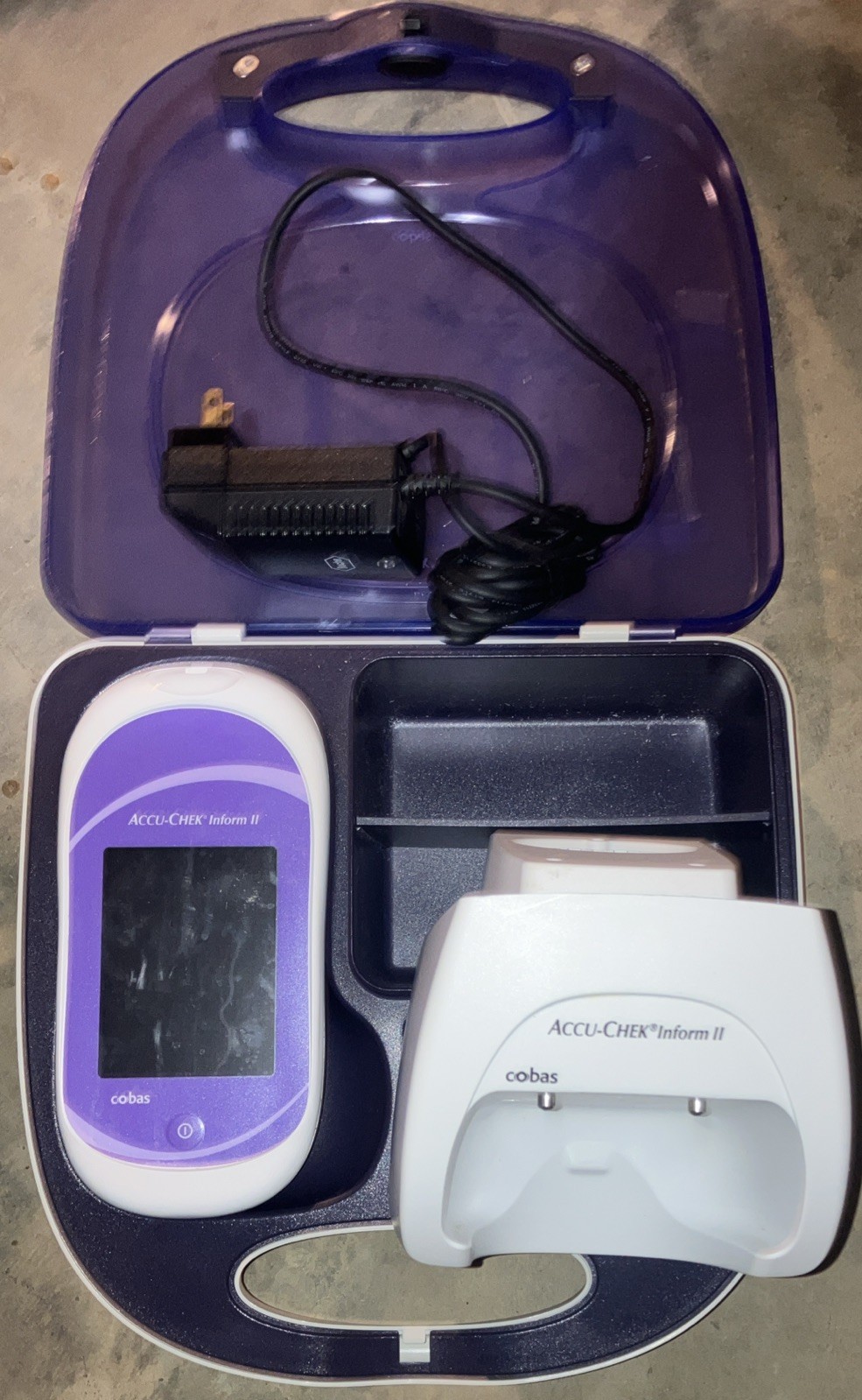 Roche Cobas Accu-Chek Inform II Glucose Meter w/Base & Charger & Case TESTED