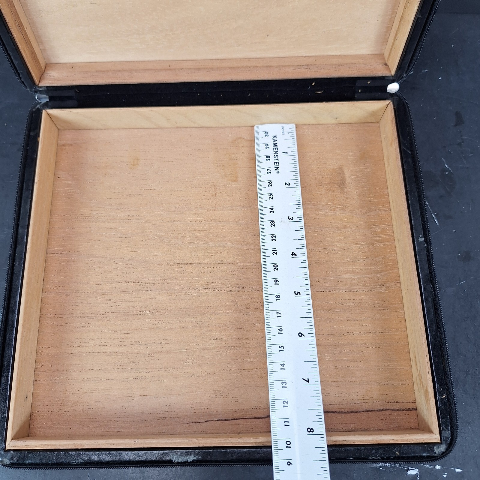 EMPTY Montecristo Leather Zippered Cedar Lined Cigar Travel Case 8.75x8"