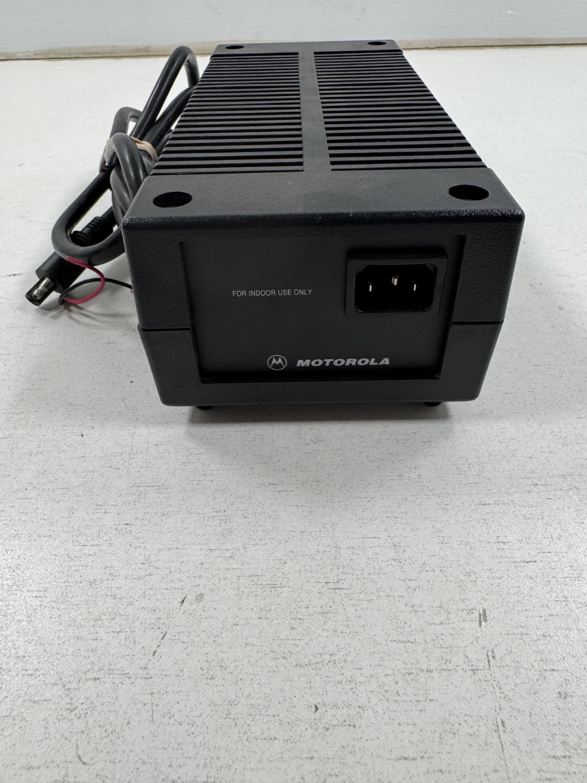 Motorola HPN4007C AE210-3101 14.1V 8-15 Amps Mobile Base Radio Power Supply