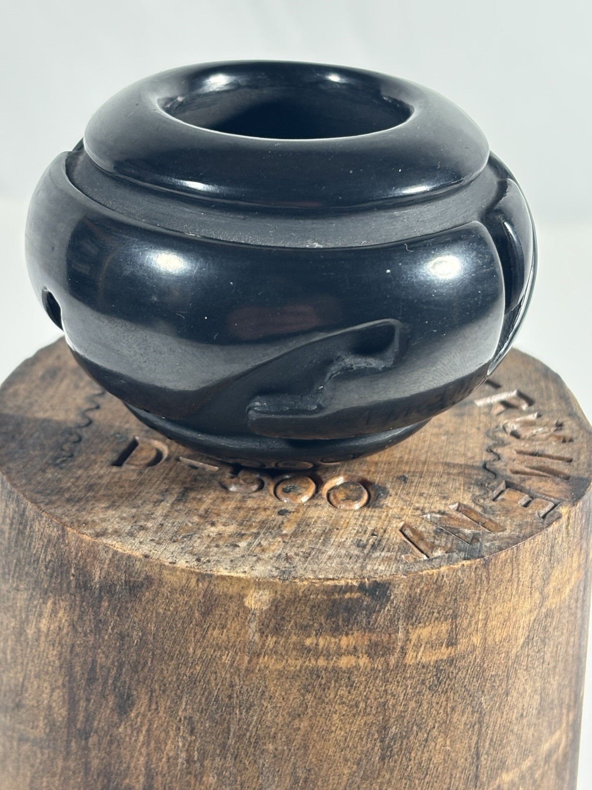 Linda Tafoya-Oyenque Santa Clara Pueblo Carved Blackware Pottery Bowl- Excellent