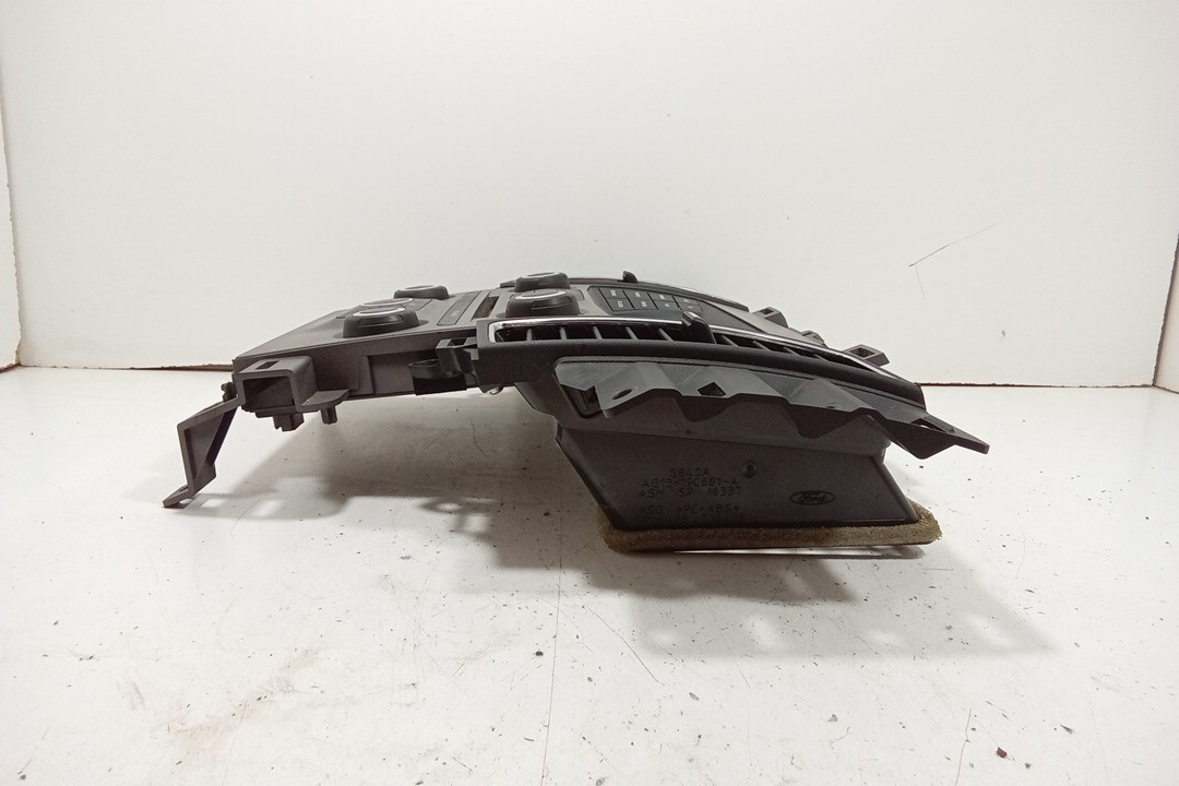 2014-2019 Ford Taurus Radio & Manual Temperature Control Panel Bezel OEM