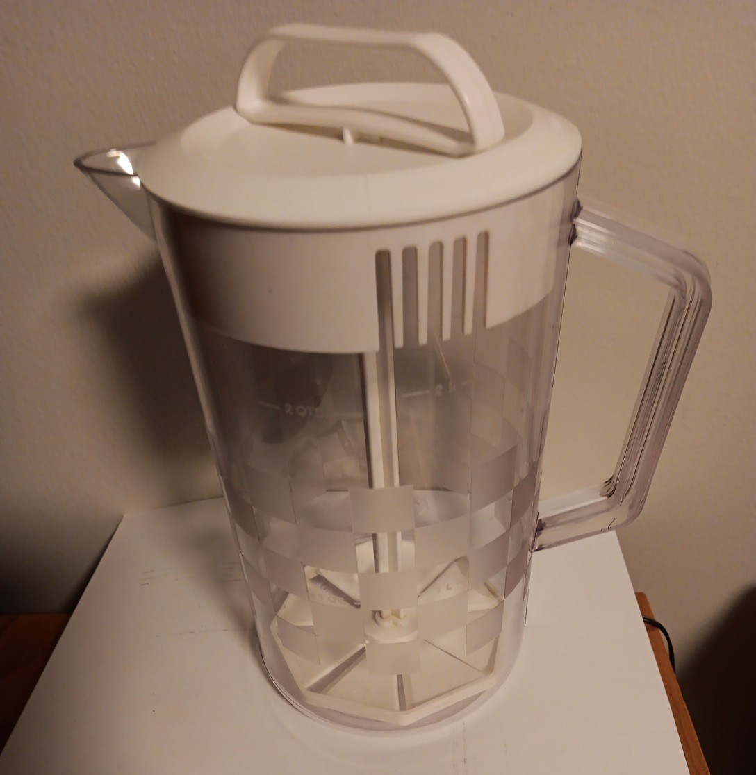 The Pampered Chef Vintage 2 Quart Quick-Stir Pitcher 2270 w/ Lid “Retired”