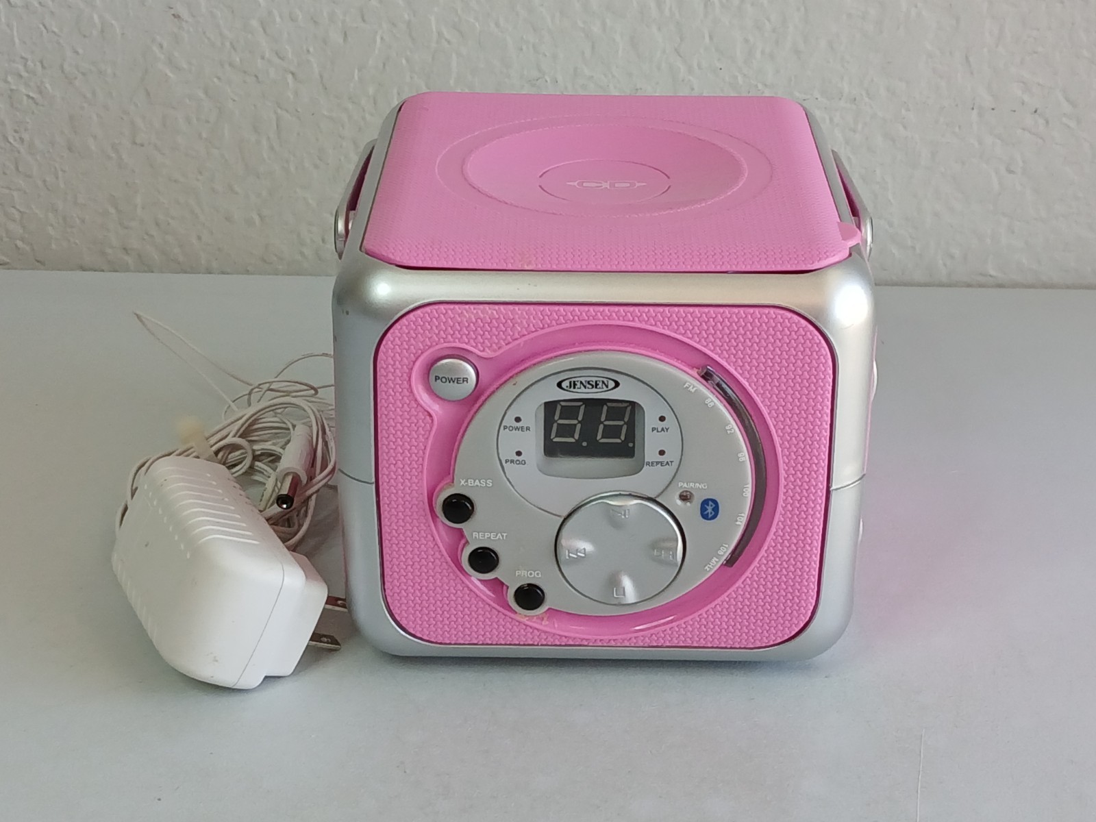 Pink JENSEN Portable FM Stero CD Player with Bluetooth CD-555 Preowned Works