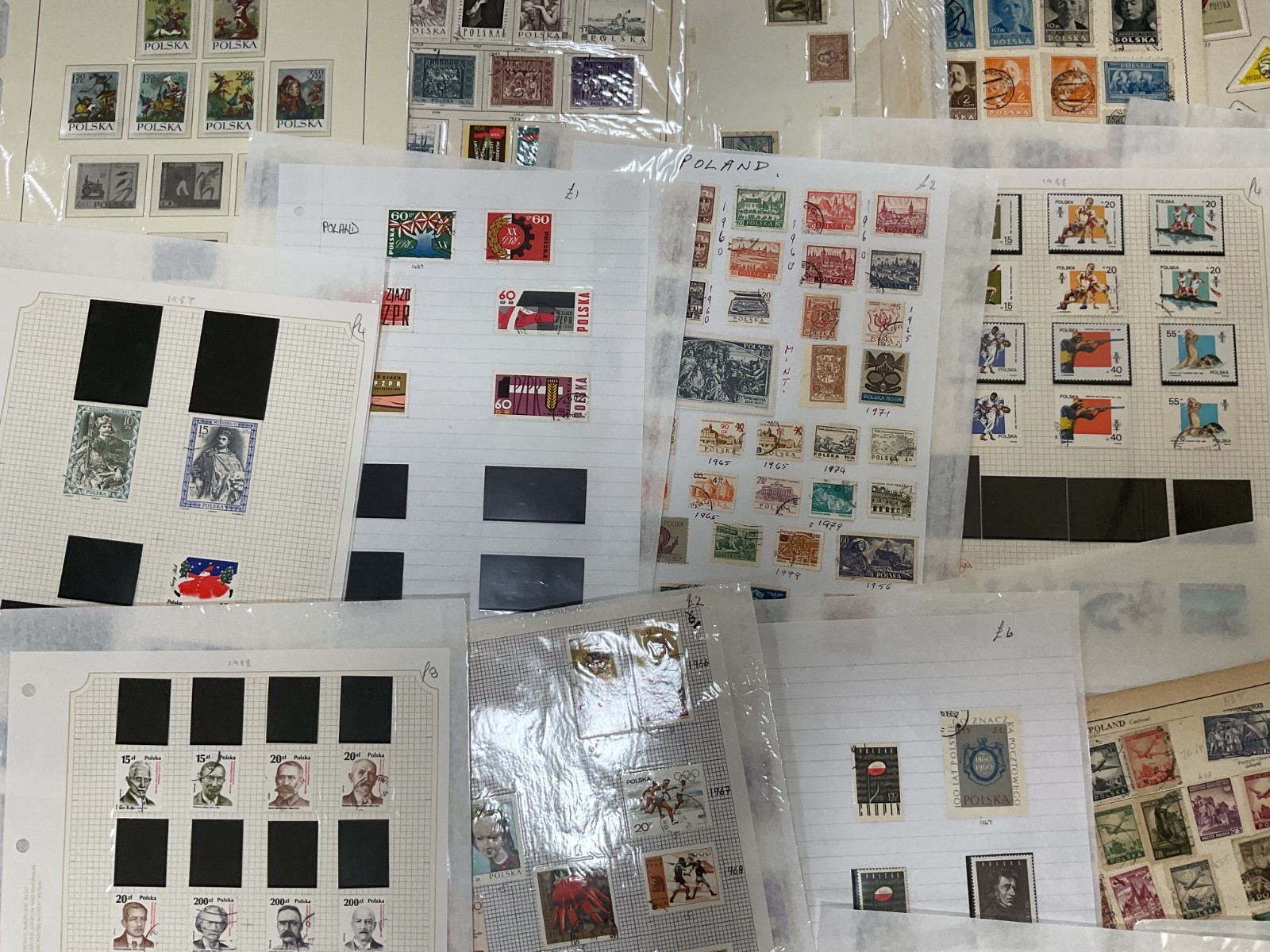 Poland stamps. Ex dealer leaves. Mint/Used. Vintage to modern 1.8kg G118
