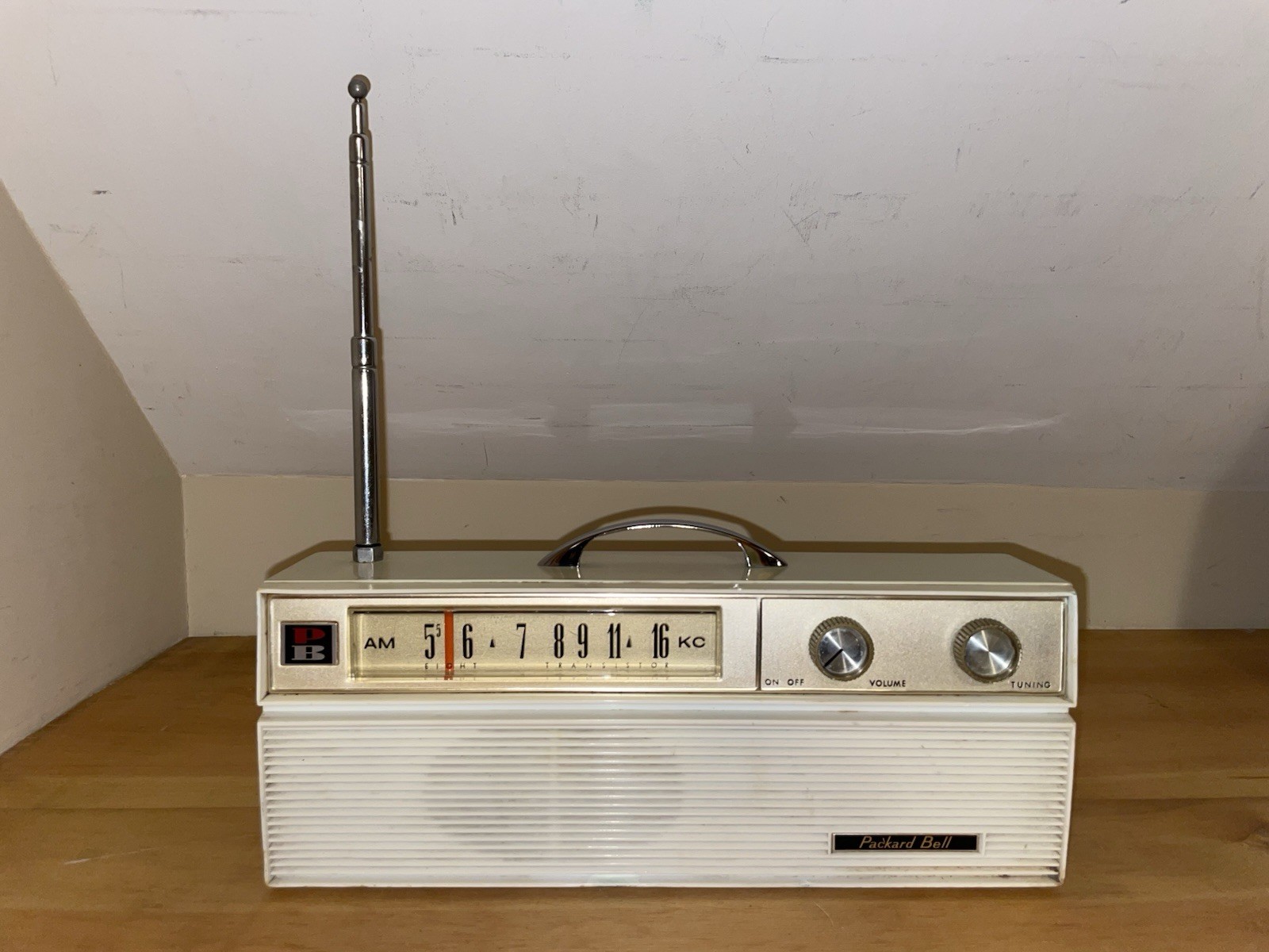 Gilligan’s Island Packard Bell AR-851 Radio w/Handle Antenna Signed Dawn Wells