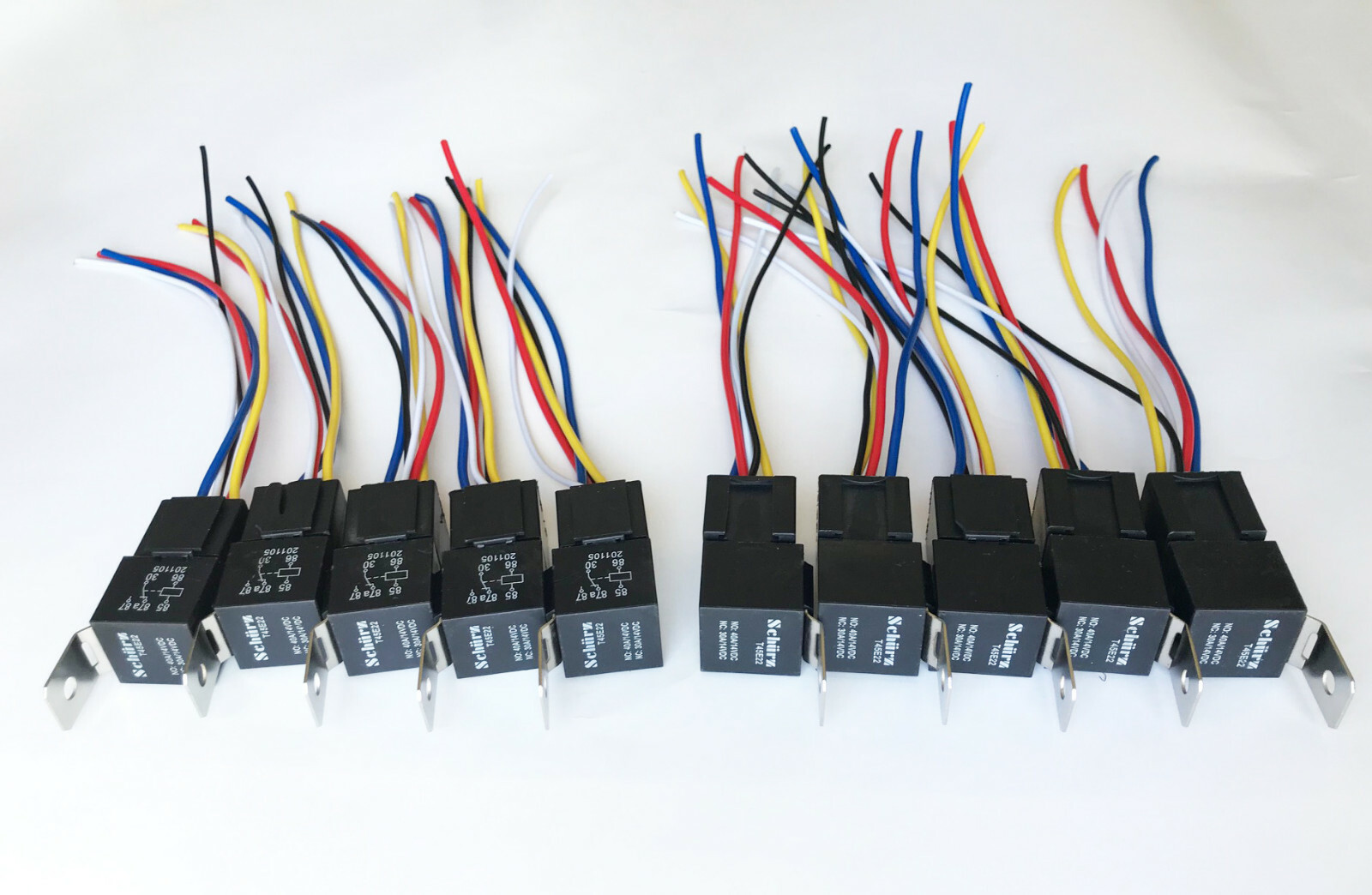 10) 12V 30/40 Amp Waterproofed SPDT Relay + 10) 5 Wire H.D. Interlocking Sockets