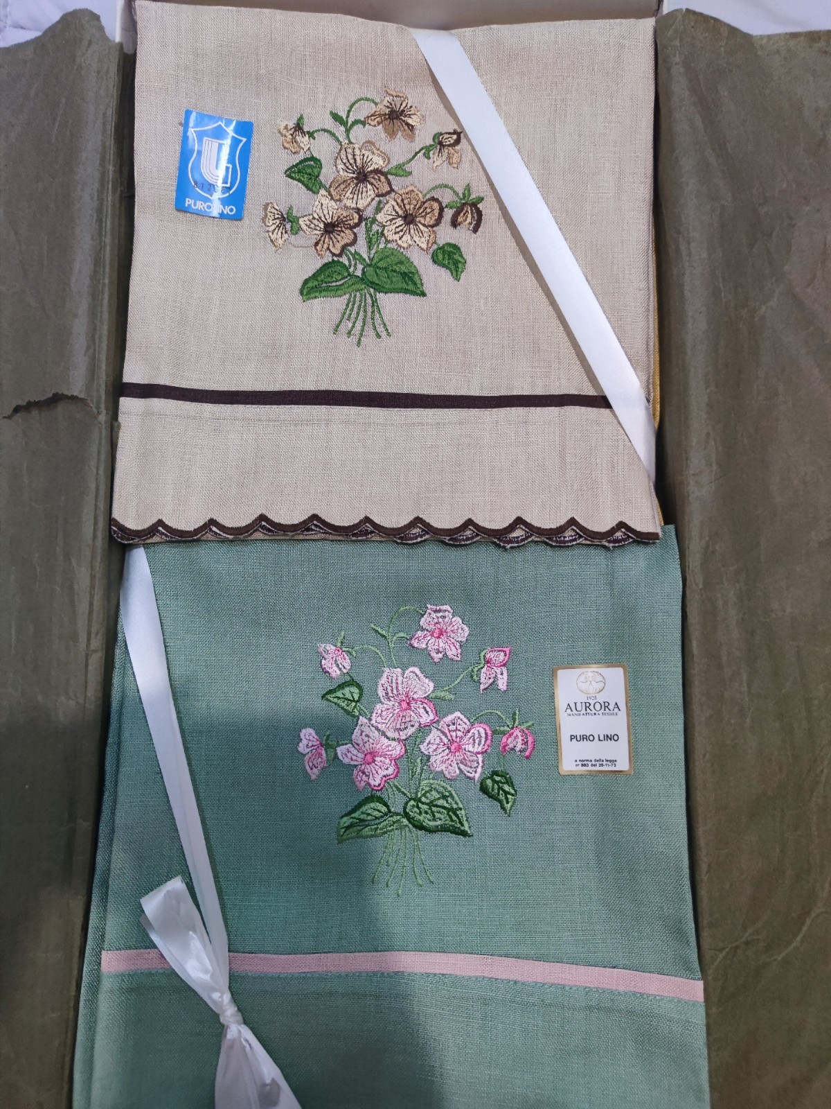 6 towels 💯 Pure linen embroidered, beautiful colored, in original packaging