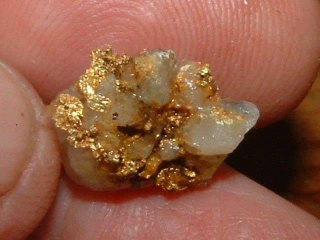 OXIDIZED GOLD QUARTZ SPECIMEN 1.99 GRAMS CALIFORNIA GOLD IN QUARTZ