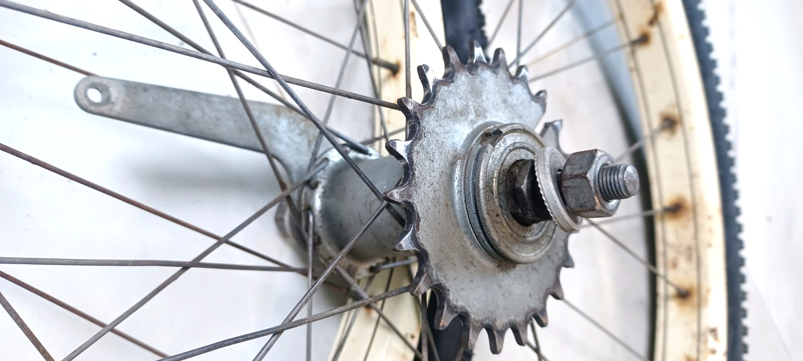 SWEET, 24x2.125" Nice pair Schwinn, S-2 Balloon Enameled Wheels 1950/60s bicycle