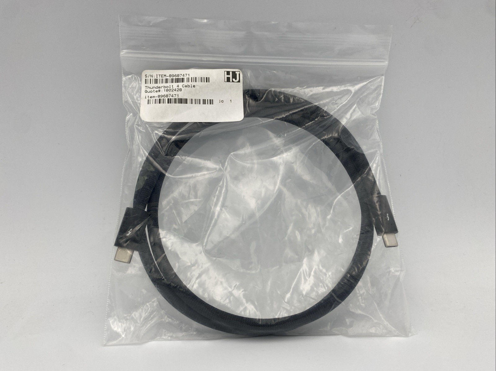 Apple Genuine Thunderbolt 4 Pro Cable - 1m, Black, MU883AM/A, A2804