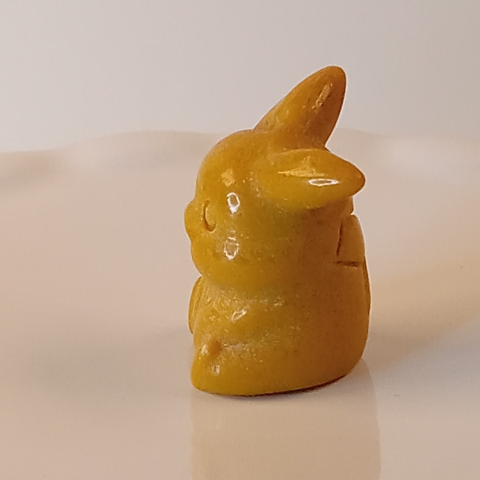Yellow Jade Crystal Pikachu Pokemon Character Carving 18g | E14