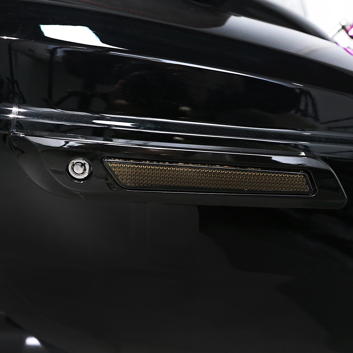 Black Hard Saddlebag Latch Cover&Smoke Reflectors For Harley Touring 2024 25 26