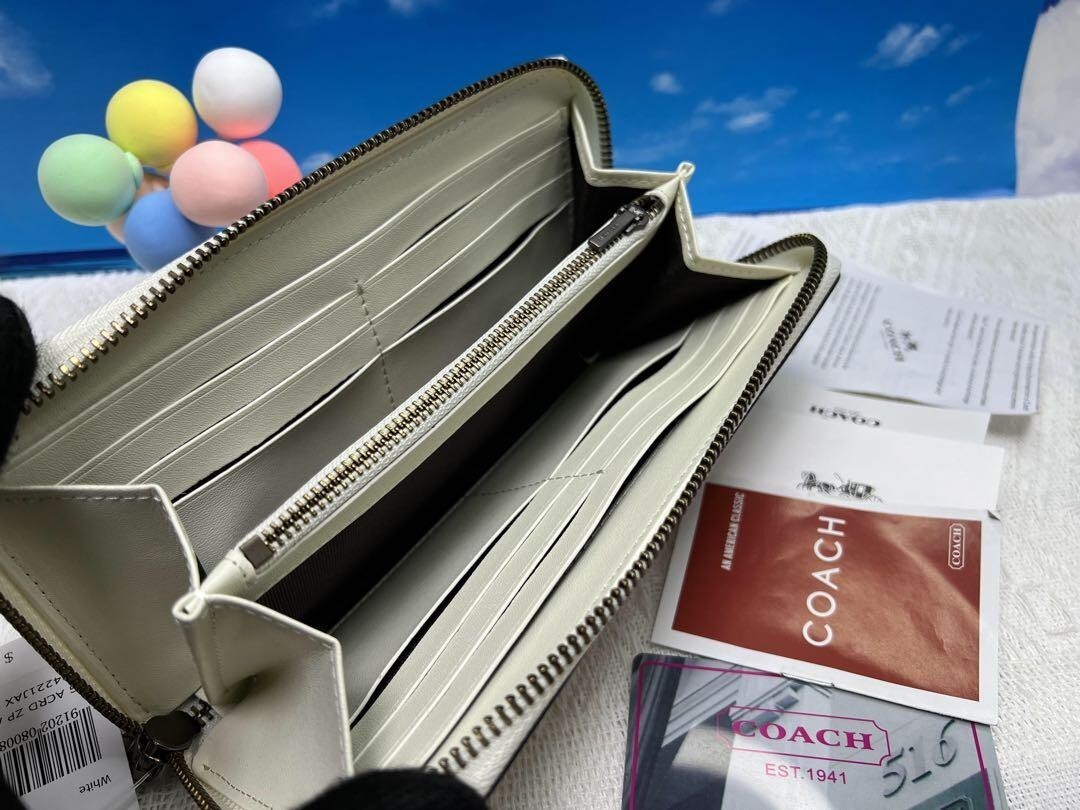 COACH x PEANUTS Snoopy Woodstock White Leather Zip Long Wallet 16122B