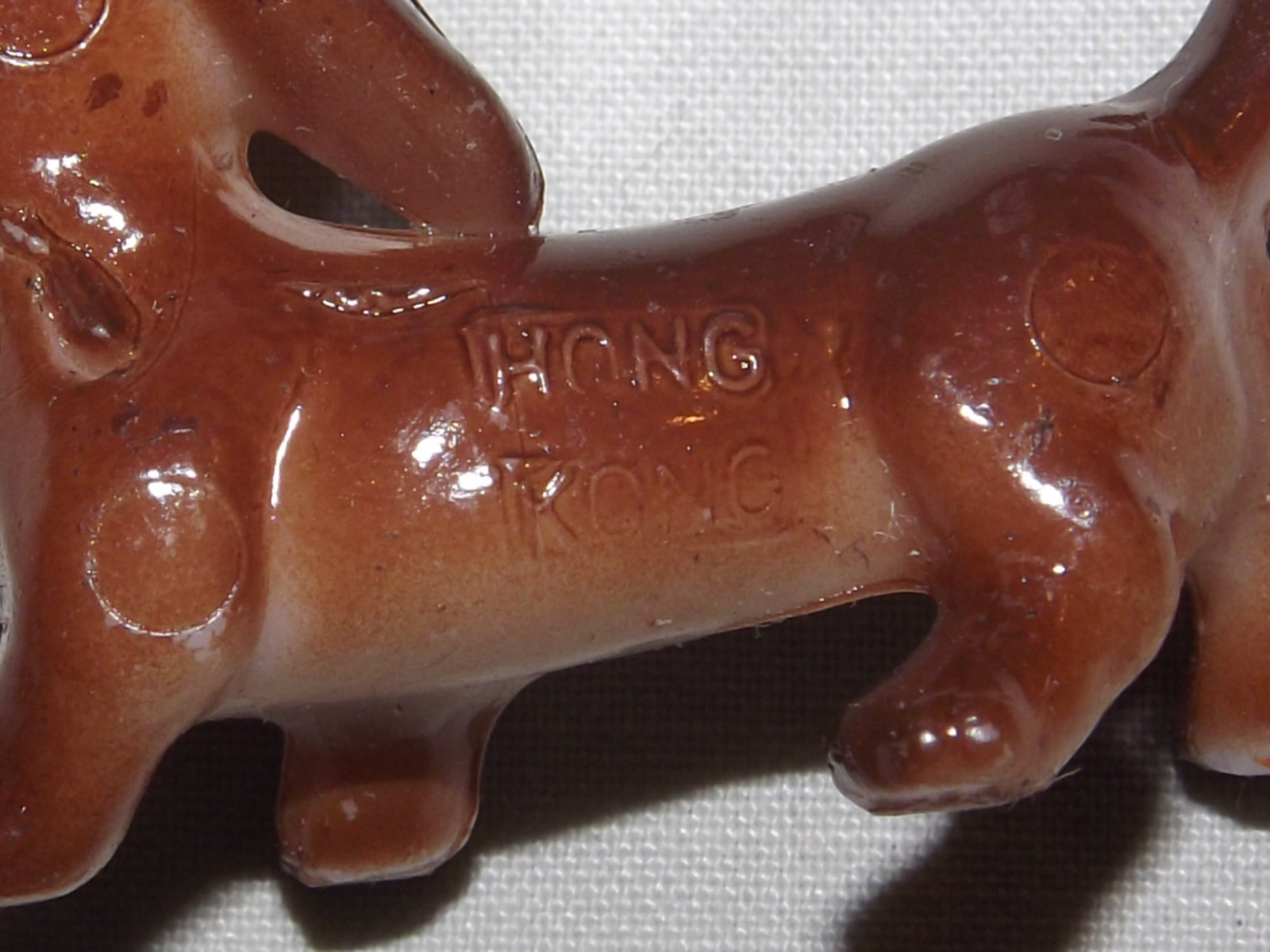 VINTAGE TOY 1960S HAND PAINTED PLASTIC MINI DOG DACHSUND