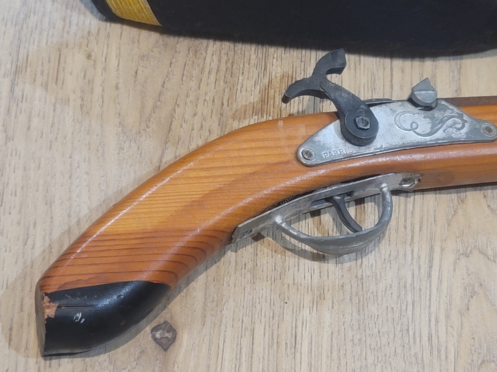 Vintage Parris Flintlock Style Cap Guns Toy Pistol Savannah TN w/ Napoleon Hat