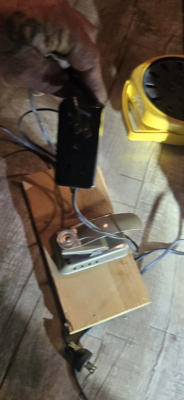 Vintage WHITE Sewing Machine Model 764 with Pedal EXCELLENT SHAPE