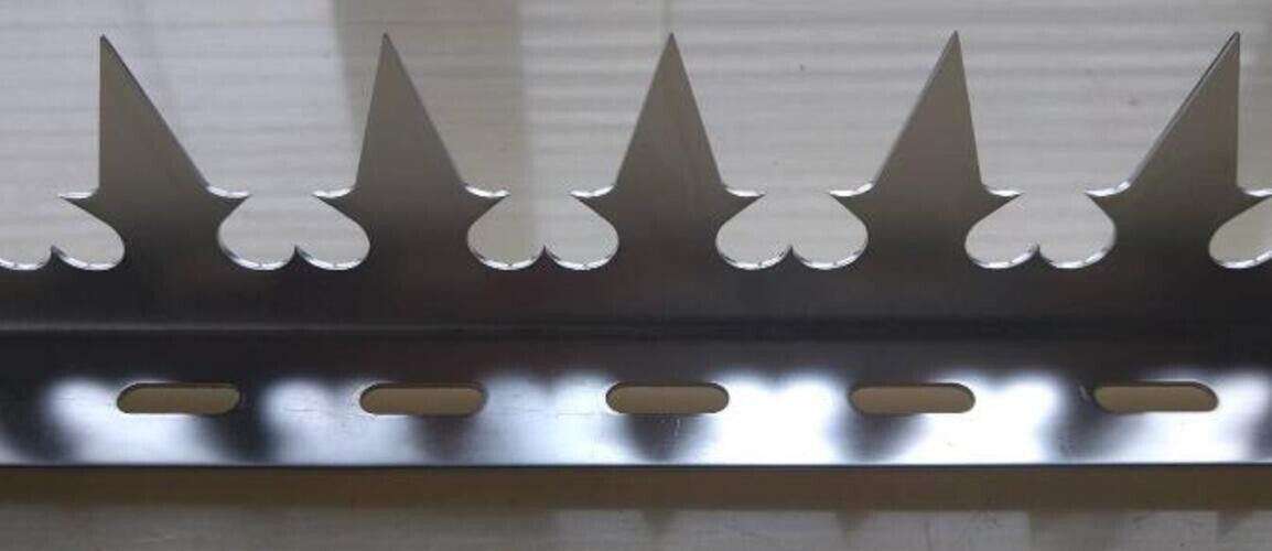 SHINOBI GizaGiza Heart Single Stainless Steel Security Fence Spikes Silver Ninja