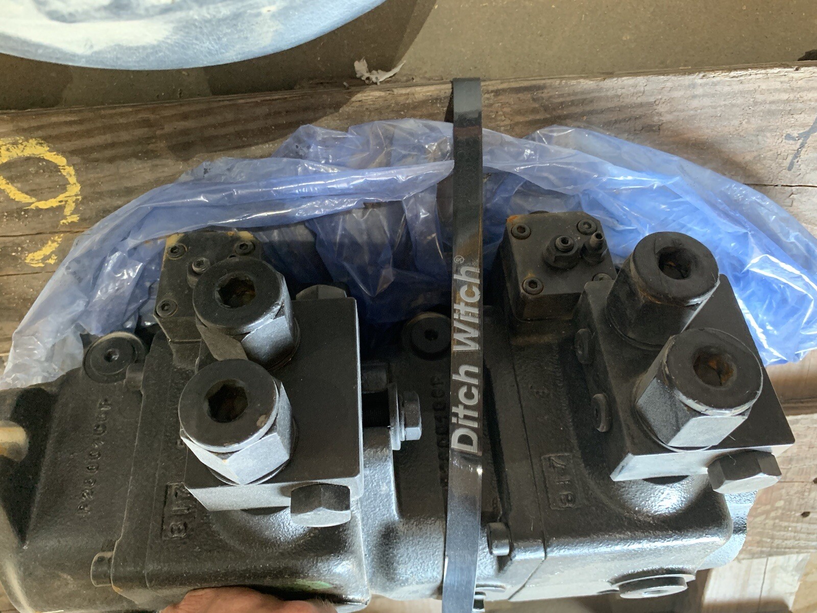 Ditch Witch hydraulic pump Dana Brevini R619-14781 MD10V21SE23DX11HIN