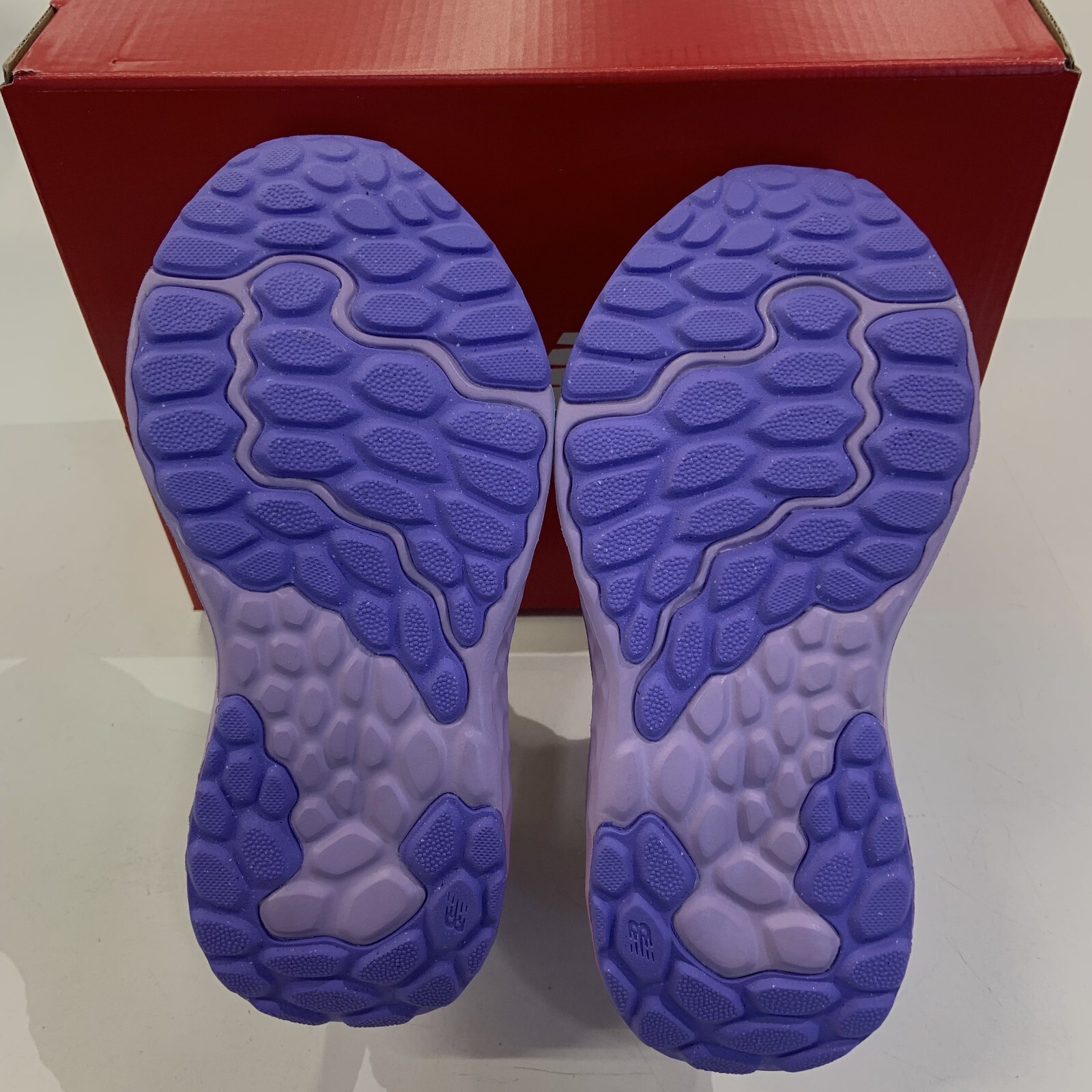 New Balance Fresh Foam Arishi V4 Grey Pink Bungee Lace.